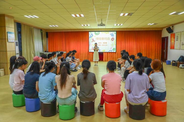 探索爱的深度一场关于恋爱与亲密关系的团体心理辅导之旅

引言
在当今社会，恋爱与亲密关系已成为人们生活中不可或缺的一部分。然而，这些关系往往伴随着复杂的情感和挑战。为了帮助个体更好地理解自己的情感需求，提升亲密关系的质量，团体心理辅导活动应运而生。本文将详细介绍一场名为“恋爱的感觉亲密关系团体心理辅导活动”的招募，旨在通过集体的智慧和专业指导，帮助参与者探索和深化他们的恋爱关系。

活动背景与目的
恋爱与亲密关系团体心理辅导活动旨在为那些在恋爱关系中寻求成长和改善的个体提供一个安全、支持性的环境